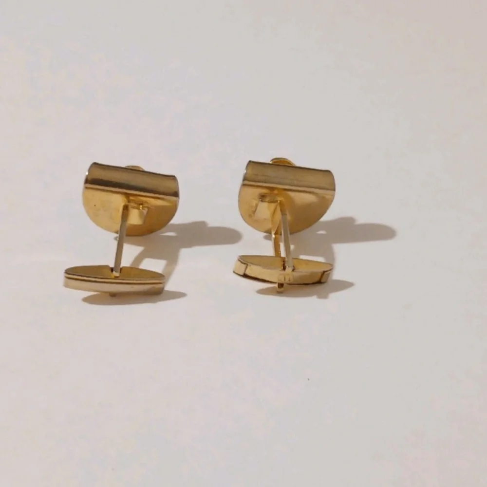 VTG Roman Soldier Warrior Cufflinks Gold Tone Black Enamel Mid Century Knight